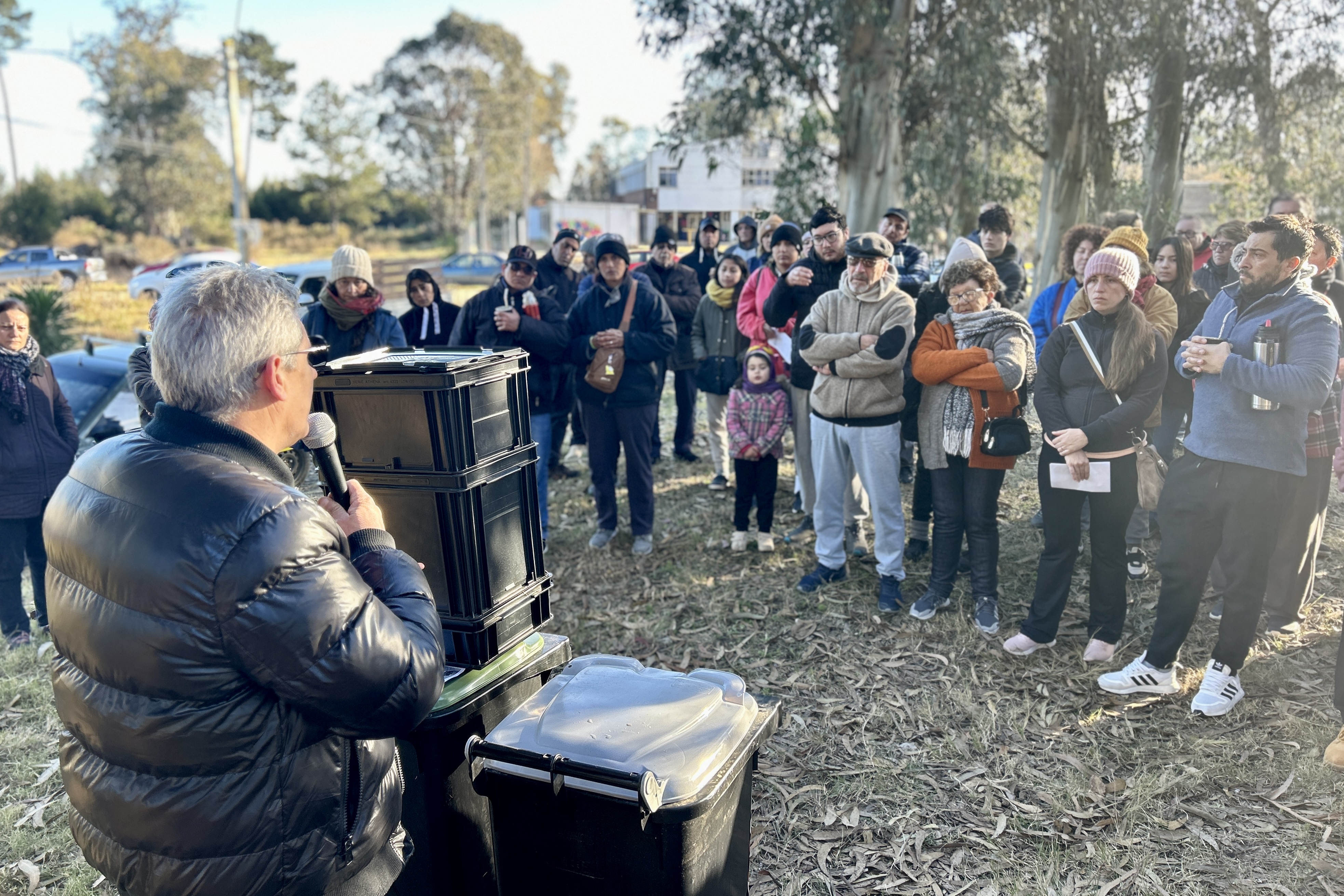 Entrega de contenedores y composteras